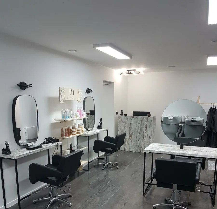 Espace coiffure et miroirs du Ô Salon à Petite-Synthe, Dunkerque